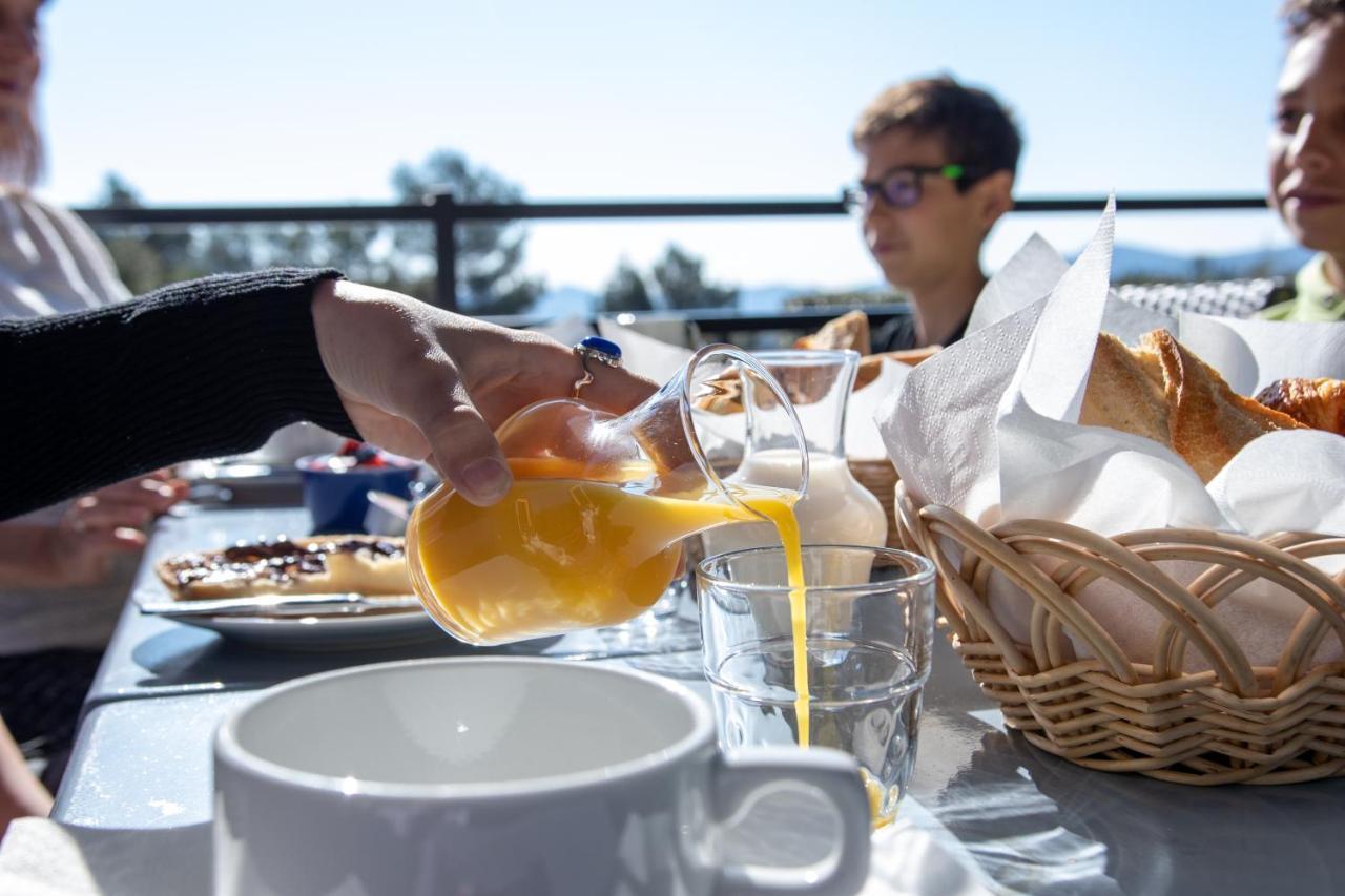 Les Arbousiers Village Hotel Provencal La Roquebrussanne エクステリア 写真