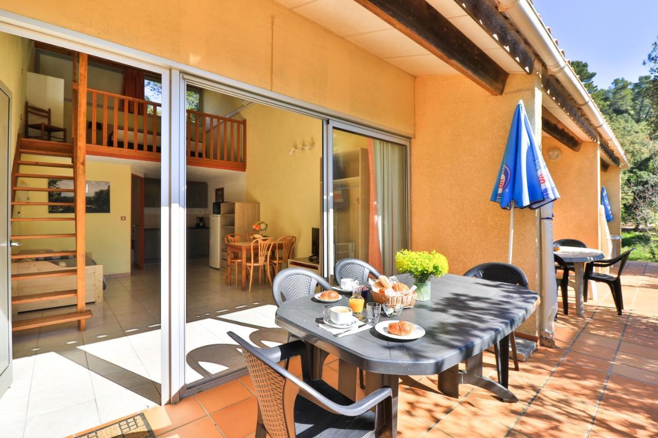 Les Arbousiers Village Hotel Provencal La Roquebrussanne エクステリア 写真