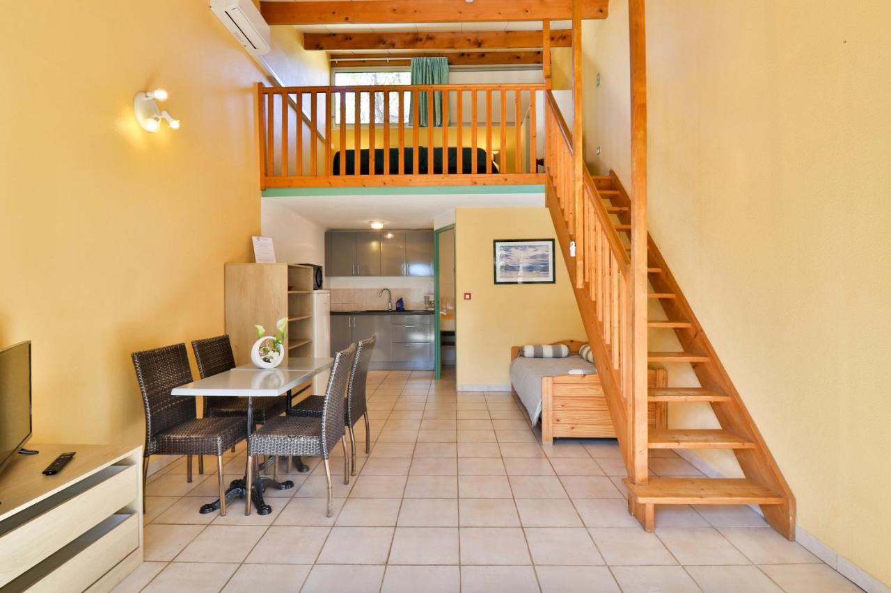 Les Arbousiers Village Hotel Provencal La Roquebrussanne エクステリア 写真