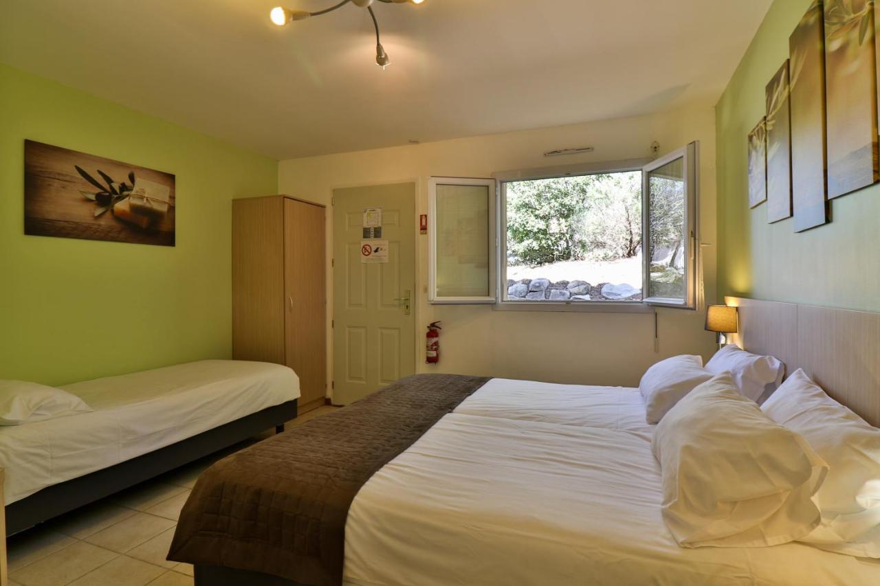 Les Arbousiers Village Hotel Provencal La Roquebrussanne エクステリア 写真