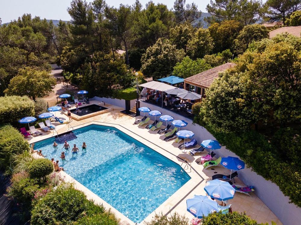 Les Arbousiers Village Hotel Provencal La Roquebrussanne エクステリア 写真