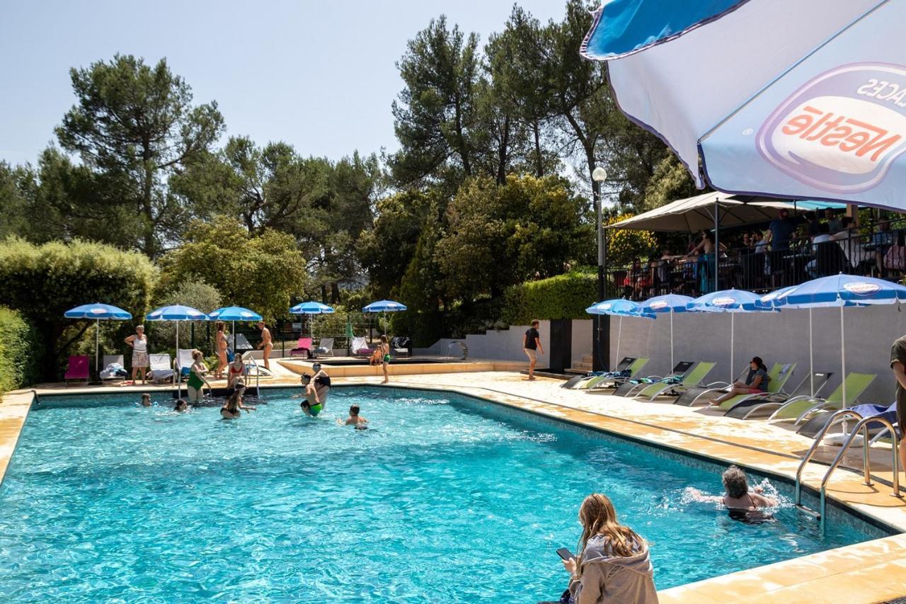 Les Arbousiers Village Hotel Provencal La Roquebrussanne エクステリア 写真