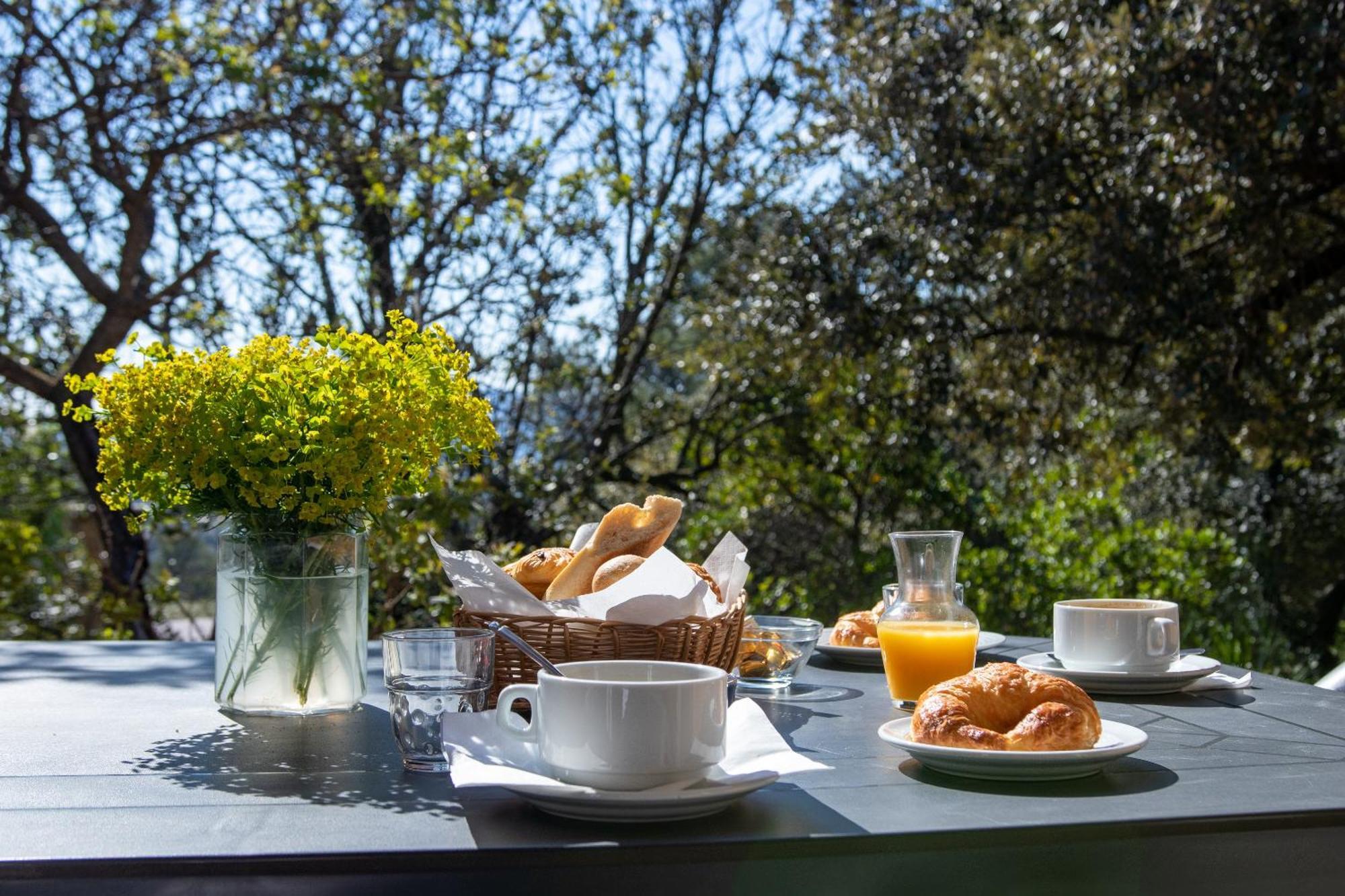 Les Arbousiers Village Hotel Provencal La Roquebrussanne エクステリア 写真
