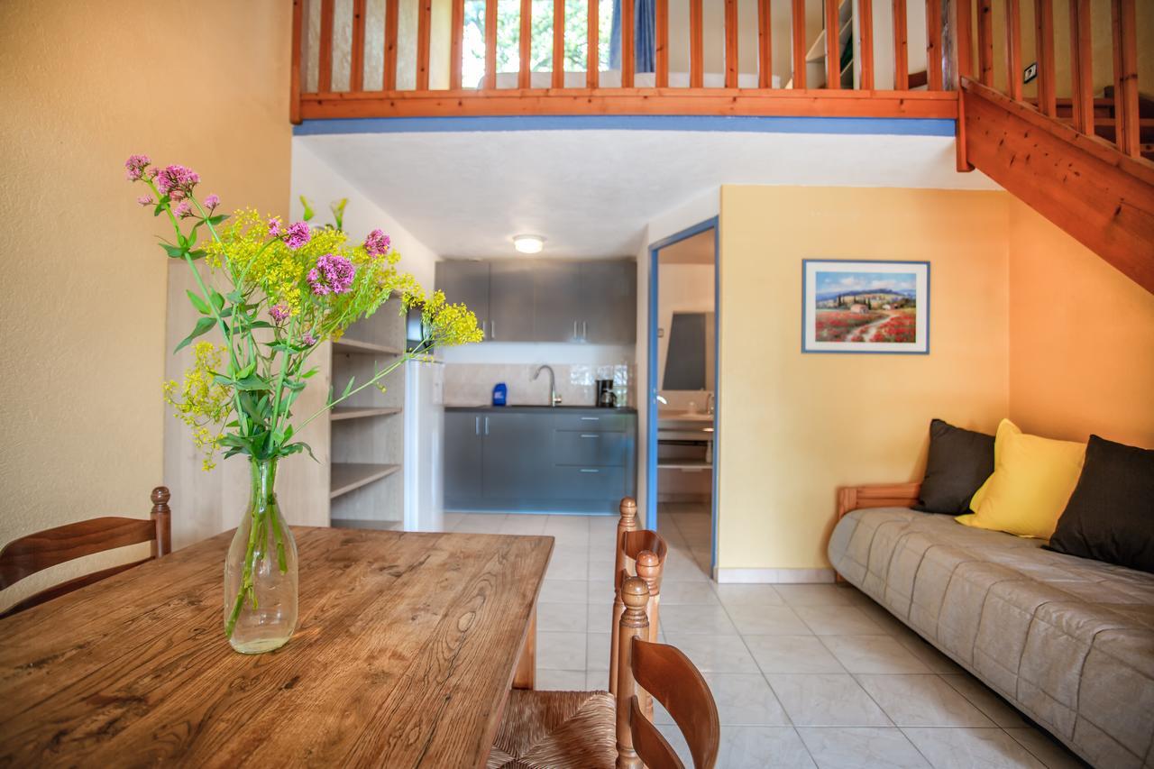Les Arbousiers Village Hotel Provencal La Roquebrussanne エクステリア 写真
