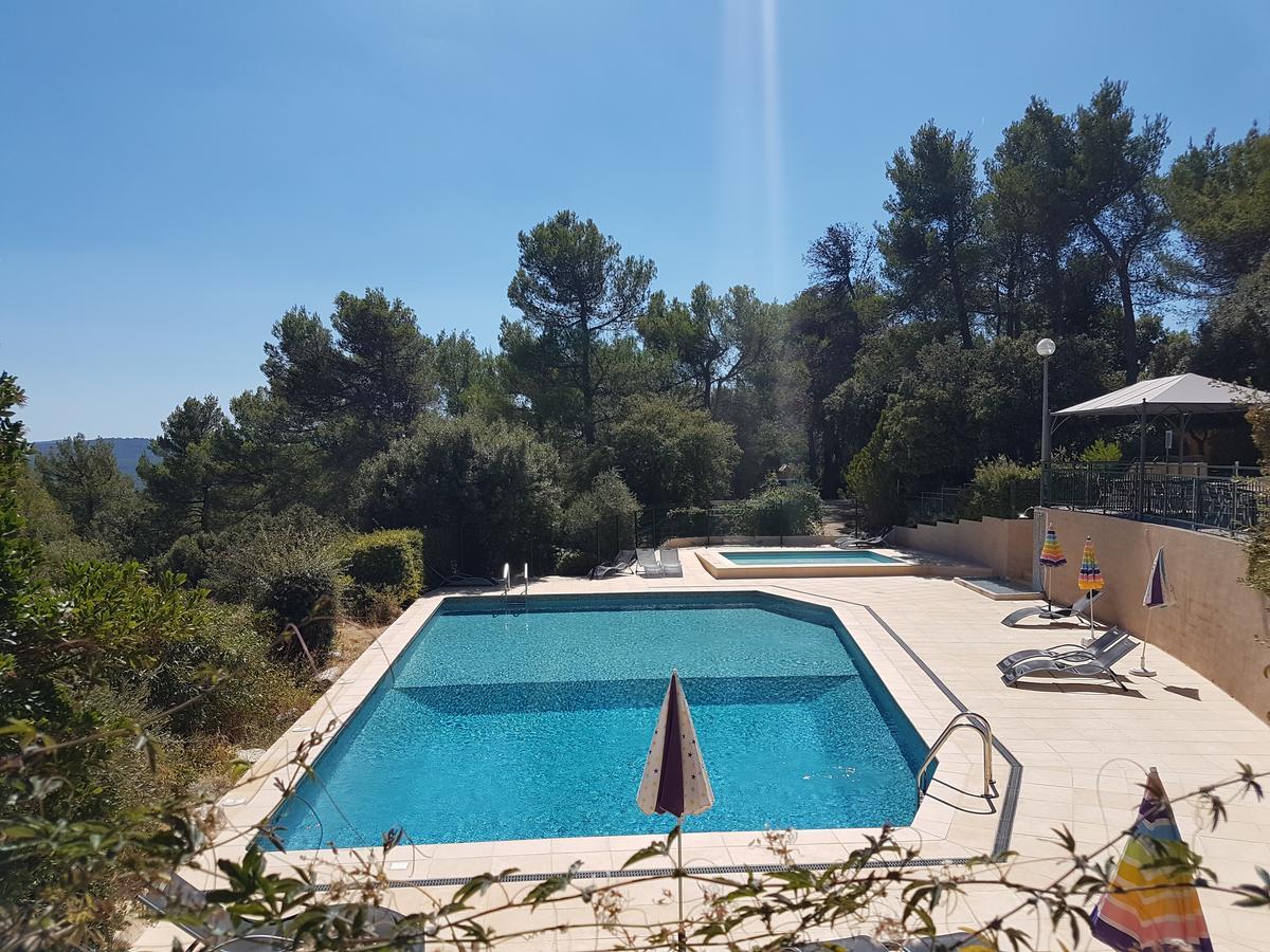 Les Arbousiers Village Hotel Provencal La Roquebrussanne エクステリア 写真