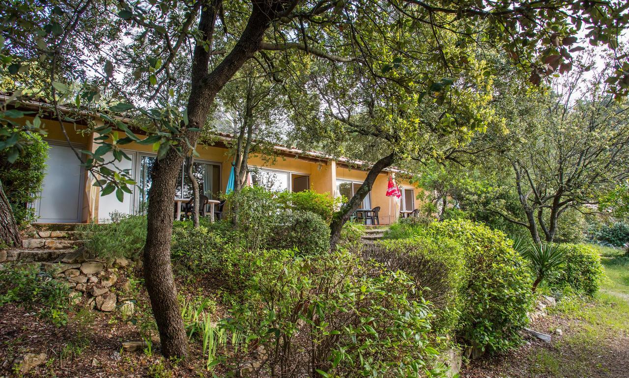 Les Arbousiers Village Hotel Provencal La Roquebrussanne エクステリア 写真